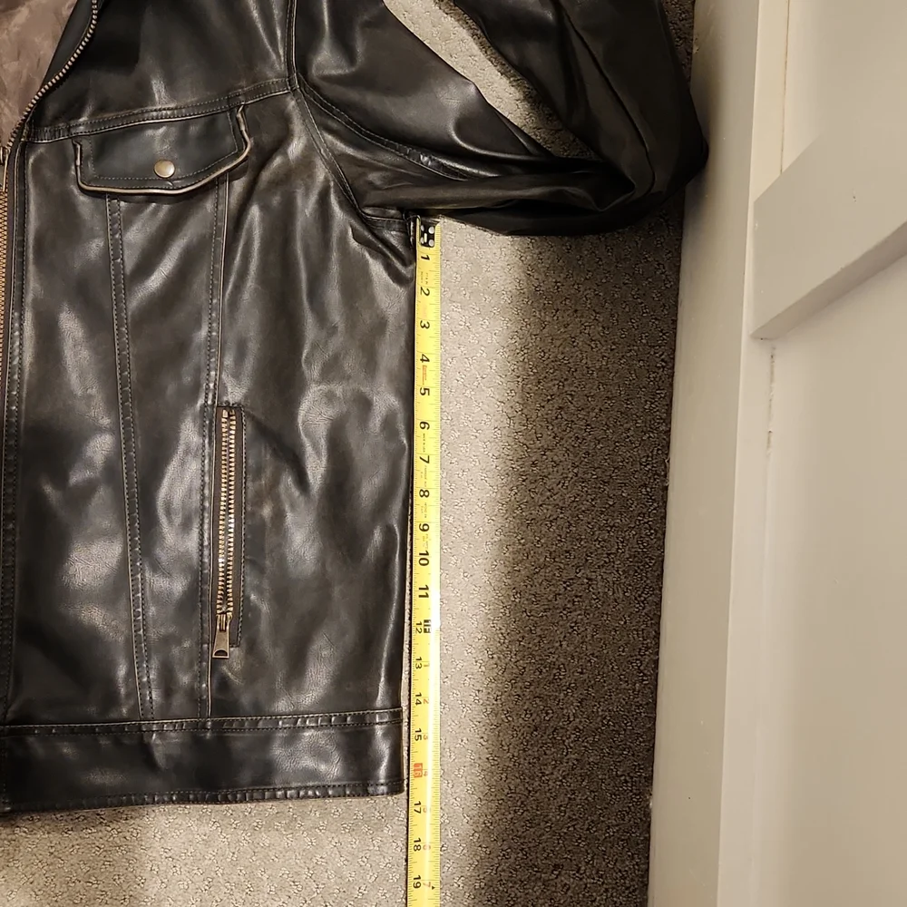 NEW Men's FAUX LEATHER jacket. Size Large. New without tags